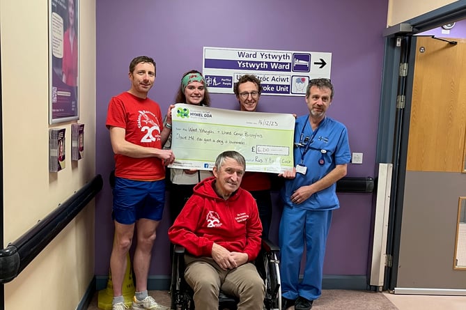 Pictured above (L-R): Back: Owain Schiavone, Nia Rees and Rhodri Ap Dyfrig with Staff Nurse Adam Williams.  Front: Dic Evans, Red Kite Race Founder.