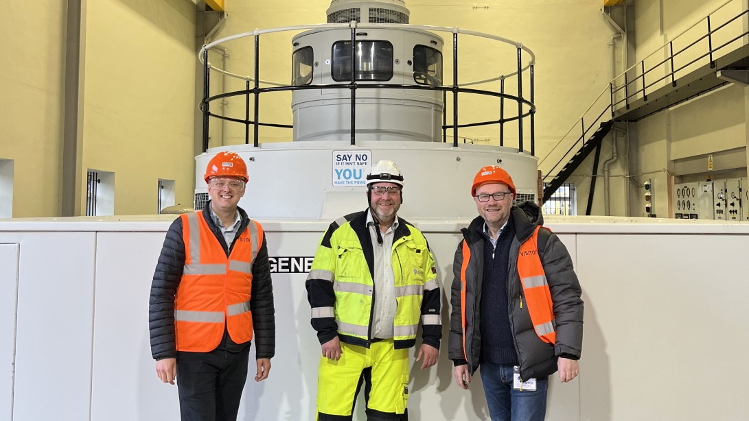 Aberystwyth hydropower plant staff welcome politicians