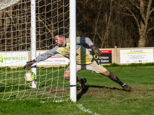 Central Wales South: Penparcau can clinch title tonight
