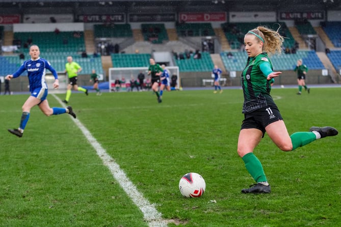 Ffiona Evans launches an Aber attack against Cardiff City