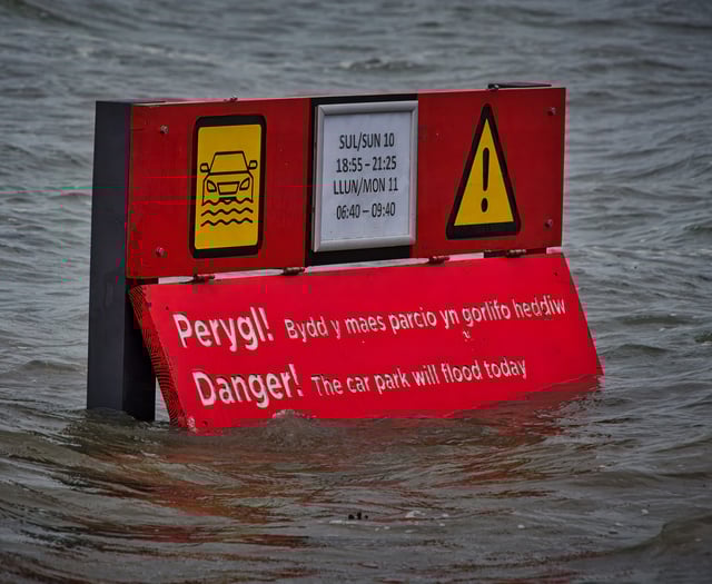 Dramatic footage as flood alert in effect for Welsh coastline