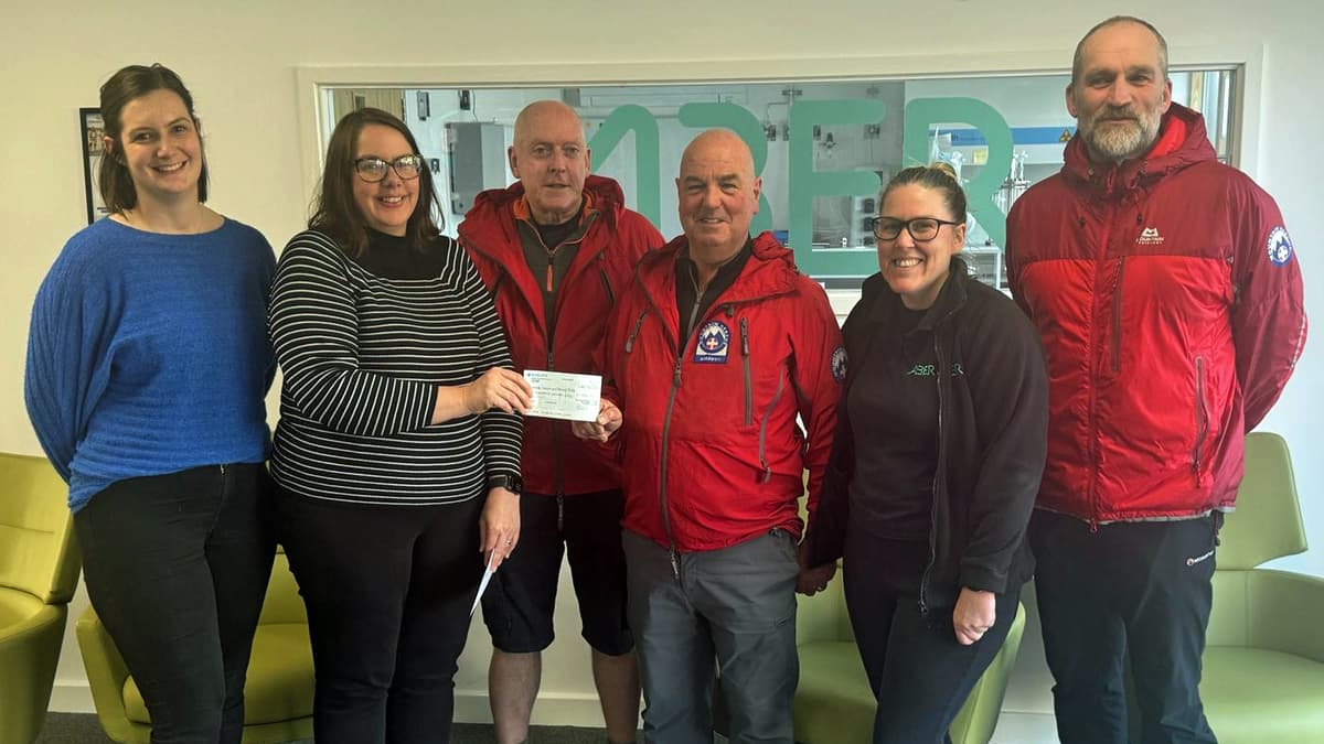 Aberystwyth business donate funds to Gwynedd search and rescue team 