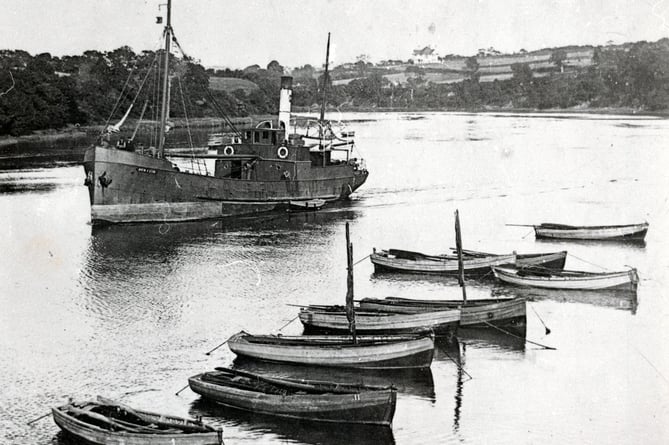 ca 1934 - m v Ben Reine sailing past St Dogmaels salmon boats