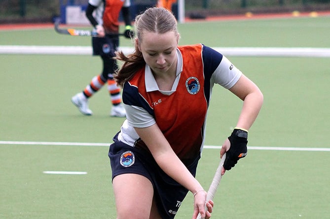  Tilly Papirnyk on the attack