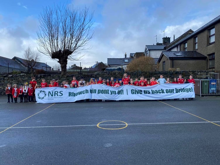 Pupils at Ysgol Bro Hedd Wyn are calling for the restoration of the footbridge over Llyn Trawsfynydd