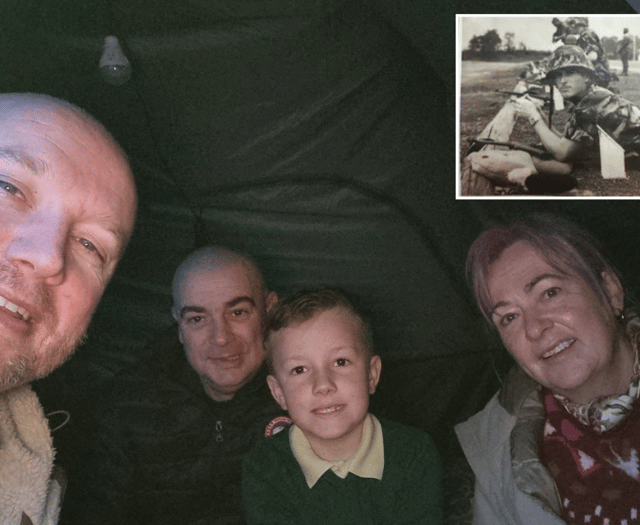 Ex-soldier & schoolboy sleep outside for homeless veterans