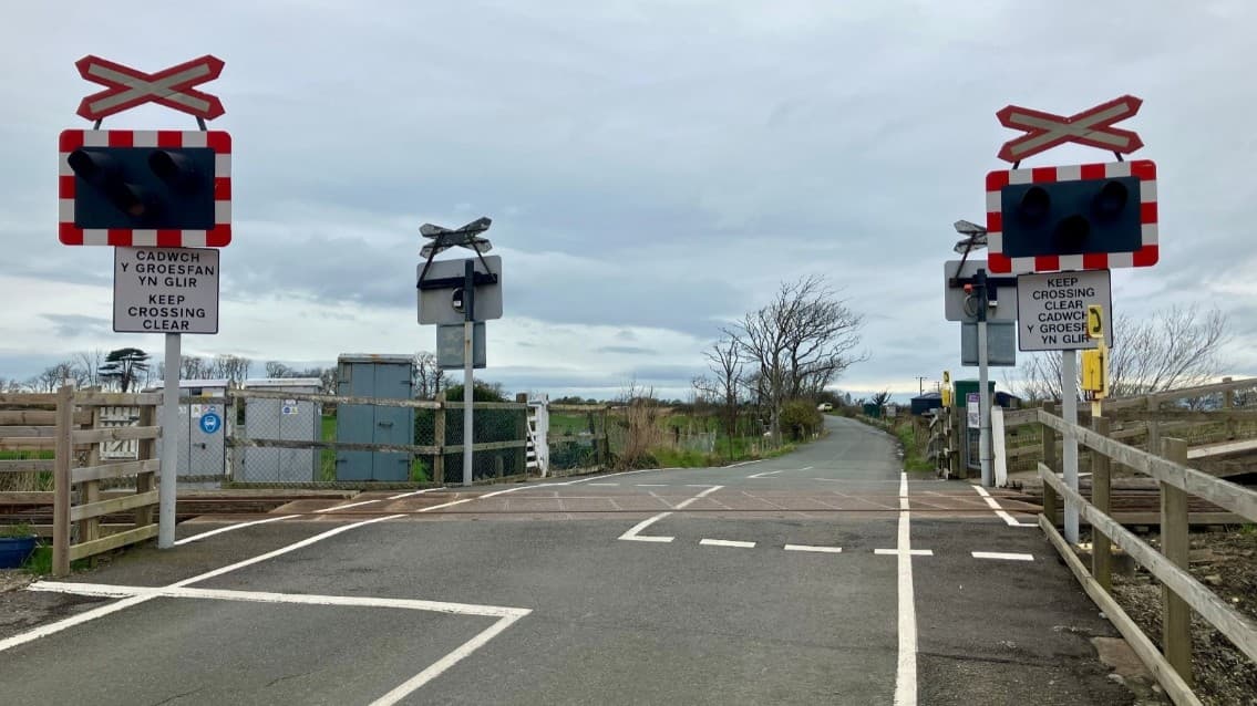 Level crossing safety plea to Gwynedd holidaymakers | cambrian-news.co.uk