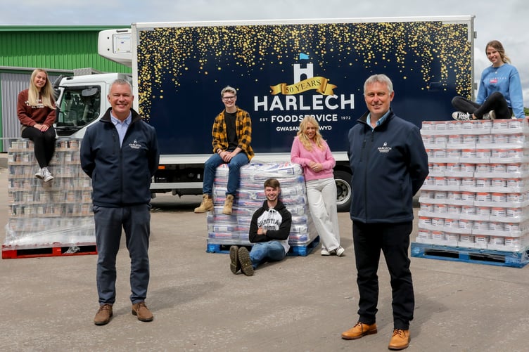 Harlech Foodservices are celebrating 50 years !
Milli Foskett, Jonathan Foskett, Hari Foskett, Toby Foskett, Laura Foskett, Andrew Foskett and Ella Foskett