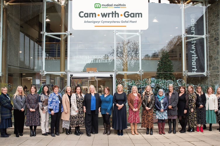 Staff Cam wrth Gam