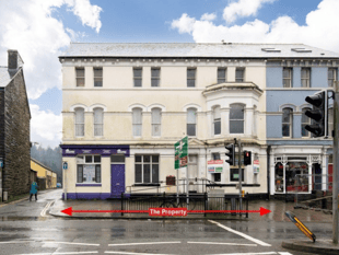 Mach bank and seven-bed flat sells at auction for £161,000
