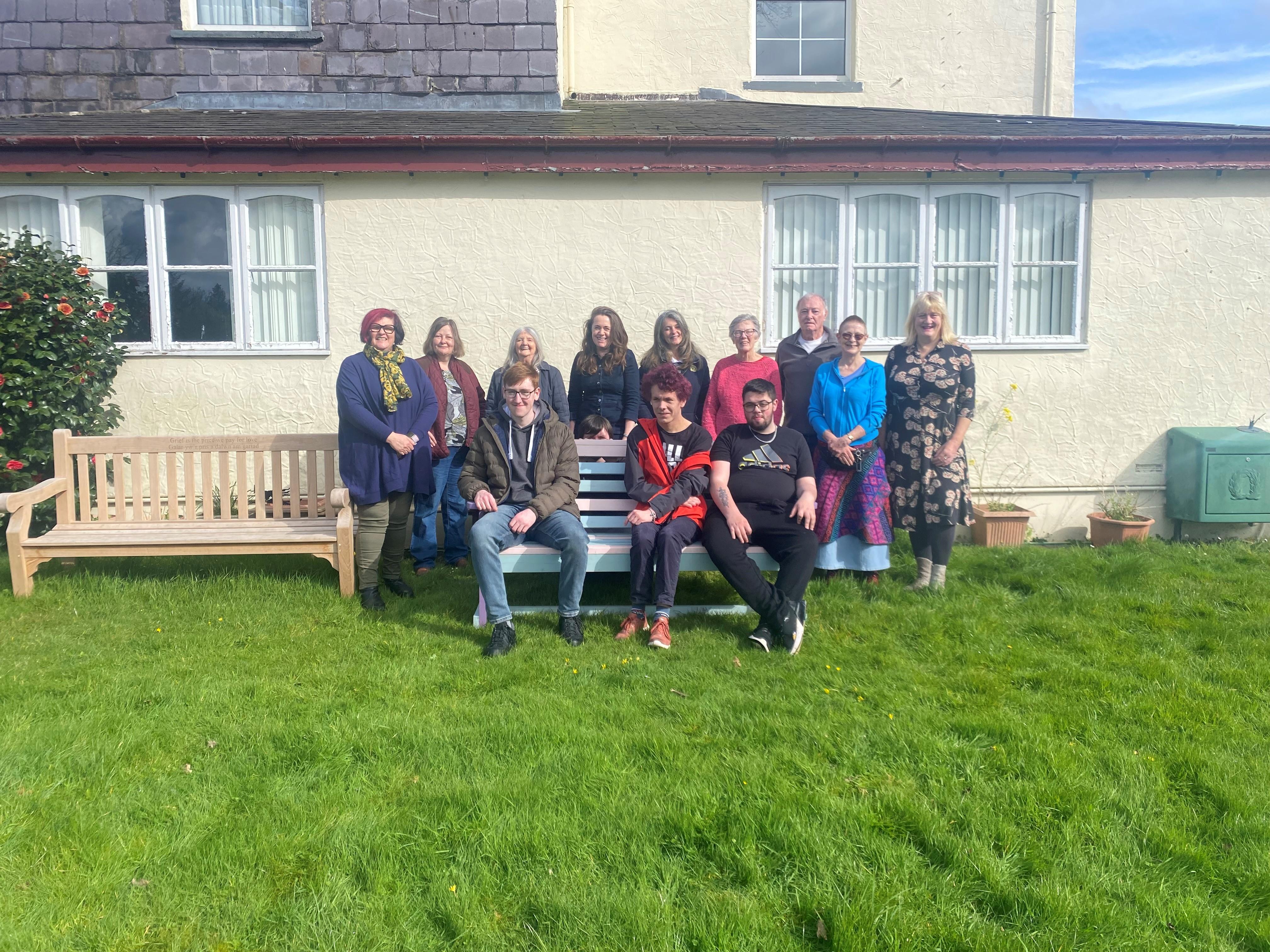 Young people present wellbeing bench to HAHAV - Vimarsana News