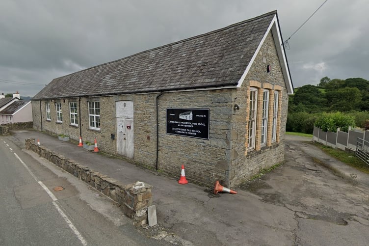 Llanybydder school