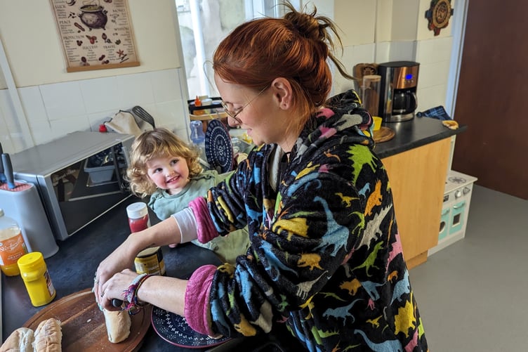 Oswyn Thomas, 2, alongside her mum Madison, 28. Meet the two-year-old chef who can cook spaghetti bolognaise, chilli con carne - and a full roast dinner. Oswyn Thomas can also make shortbread, cookies, brownies, jelly, a banana split, Welsh cakes and pancakes.  The toddler started cooking when she was 11 months old alongside her mum Madison, 28. When she was born, Madison said she didn't bond with Oswyn as much as she wanted to so started cooking with her for some one on one time.