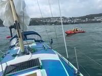 Lifeboat rescues stranded yacht