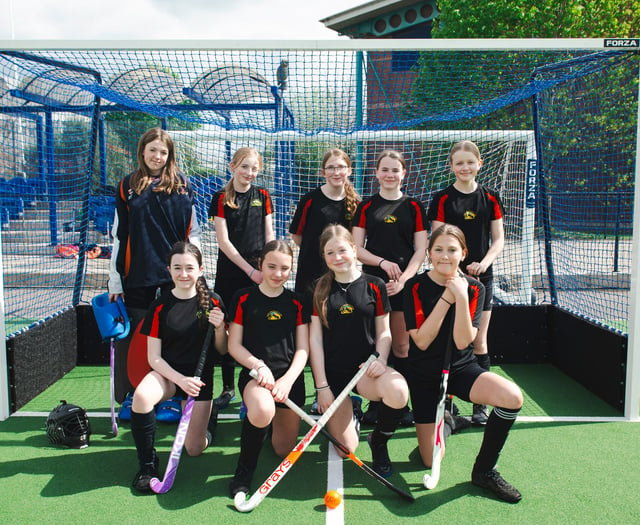 Ysgol Uwchradd Tywyn hockey team through to under 12s national finals