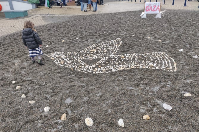 15,000 pebbles were laid on Aberystwyth promenade to mark the children killed in the Israel-Hamas conflict