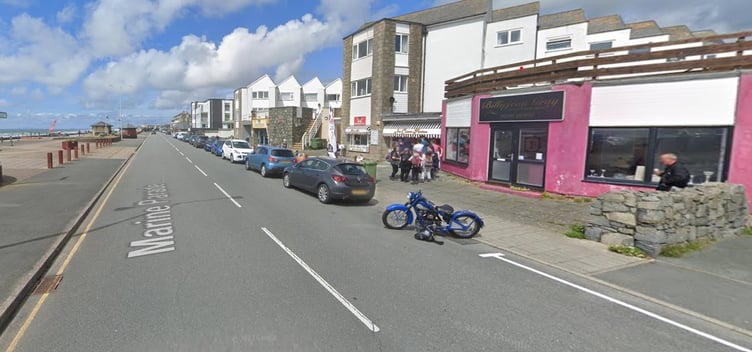 The Billie Jean Hairdressing salon on Marine Parade in Tywyn, which could be turned into an ice cream, dessert and coffee shop if plans are approved by Gwynedd Council. Photo: Google Maps