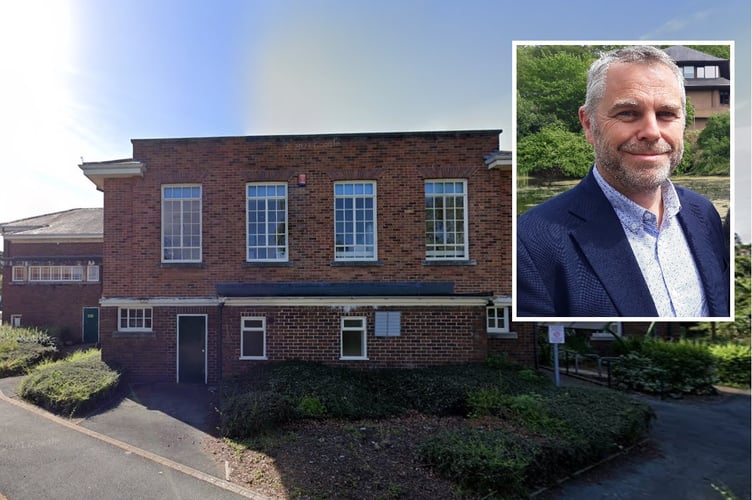 A complaint has been lodged over Cllr Elwyn Vaughan disclosing information regarding Newtown's PRU