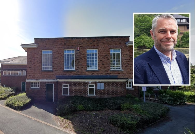 A complaint has been lodged over Cllr Elwyn Vaughan disclosing information regarding Newtown's PRU