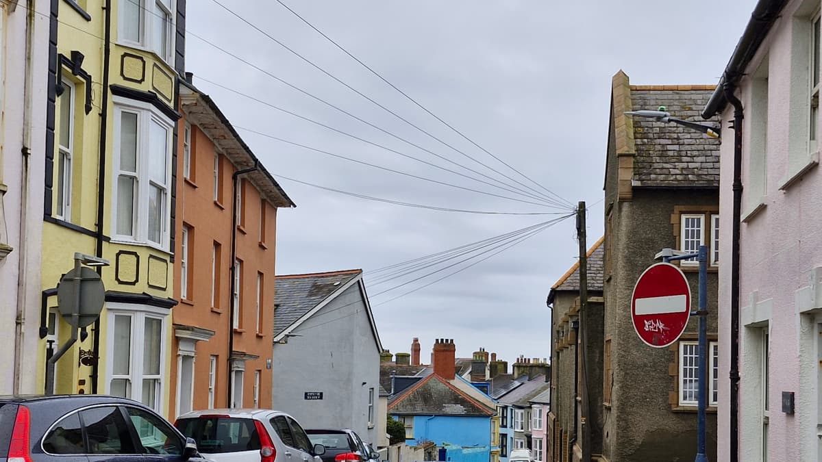 Fiped Sign Flipped no entry sign causes concern to town centre residents ...