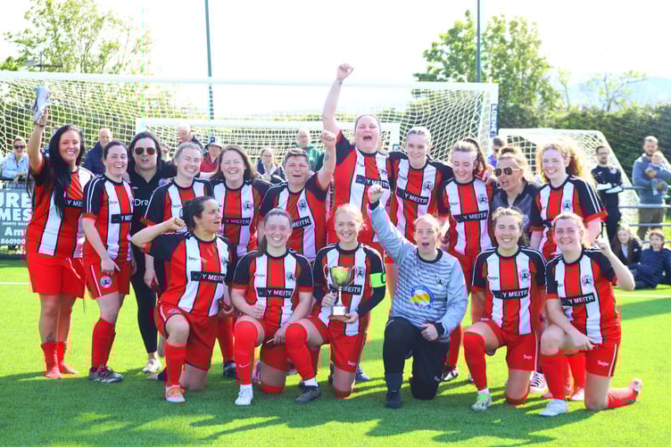 Pwllheli celebrate their playoff success