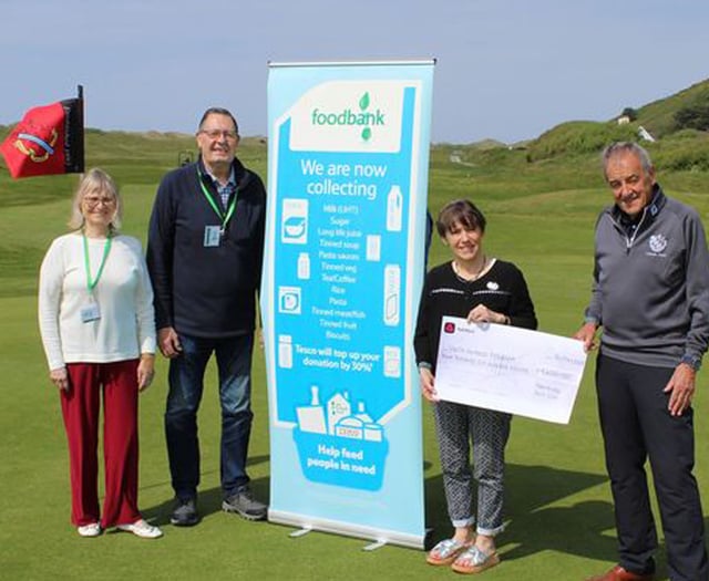 Aberdyfi golf captains hand over £4,600 to South Gwynedd Food Bank