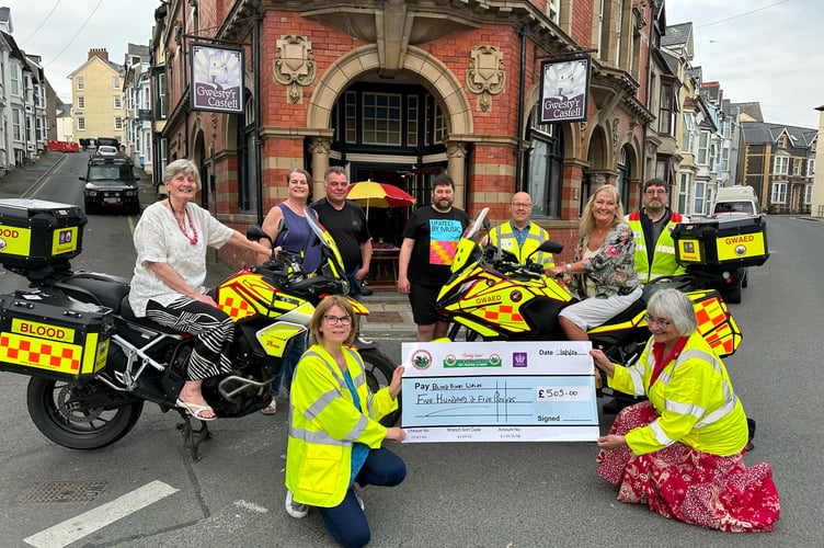 Organisers of the pub quiz nights present a cheque for £505 to BBW volunteers
