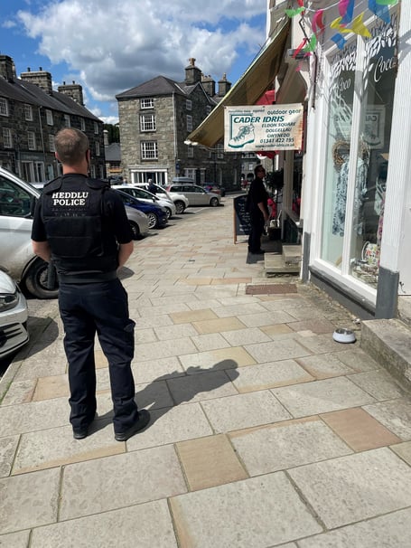 PCSO Shannon and PC Tom from Dolgellau Policing Team have visited a number of businesses in Dolgellau this week as part of Op Sceptre