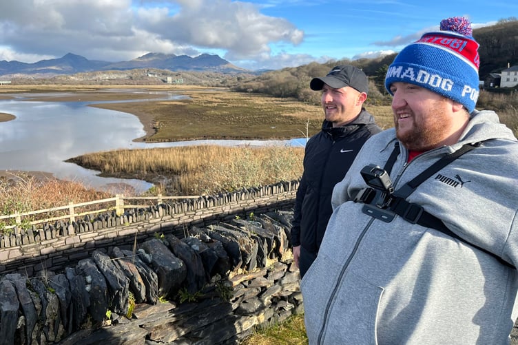 Gethin Jones a Monty ar y Cob ym Mhorthmadog