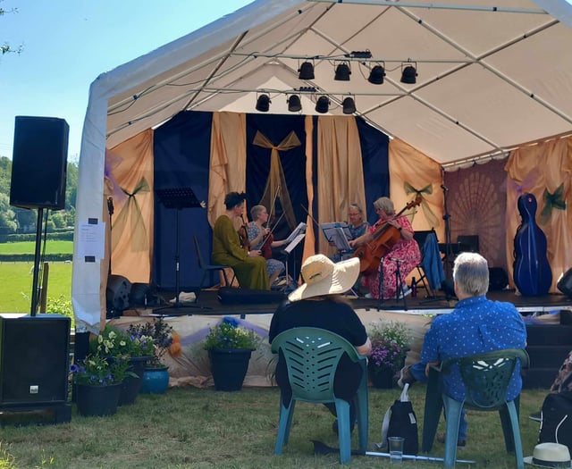 Sun shines down for Goginan's Proms in the Field