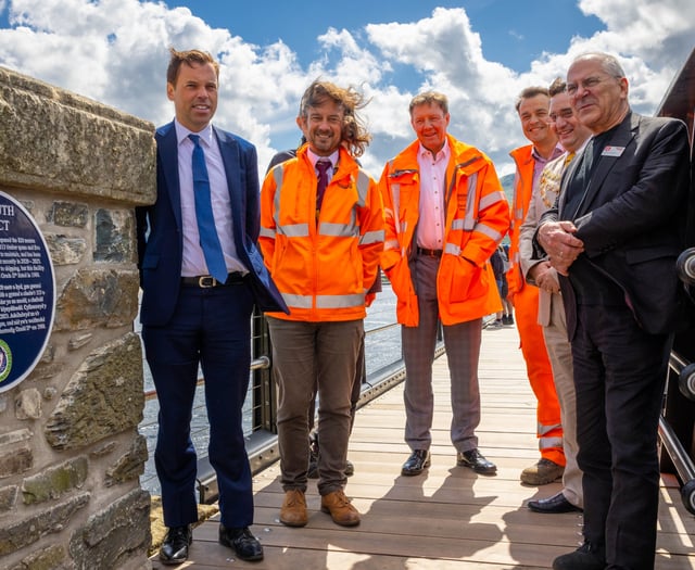 Heritage plaque for Barmouth Viaduct and new name for locomotive