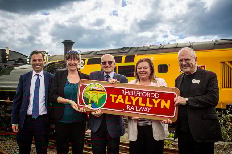 Ken Skates, Liz Porrett, David Ventry, Lorraine Simkiss and Lord Peter Hendy. Photo: Network Rail