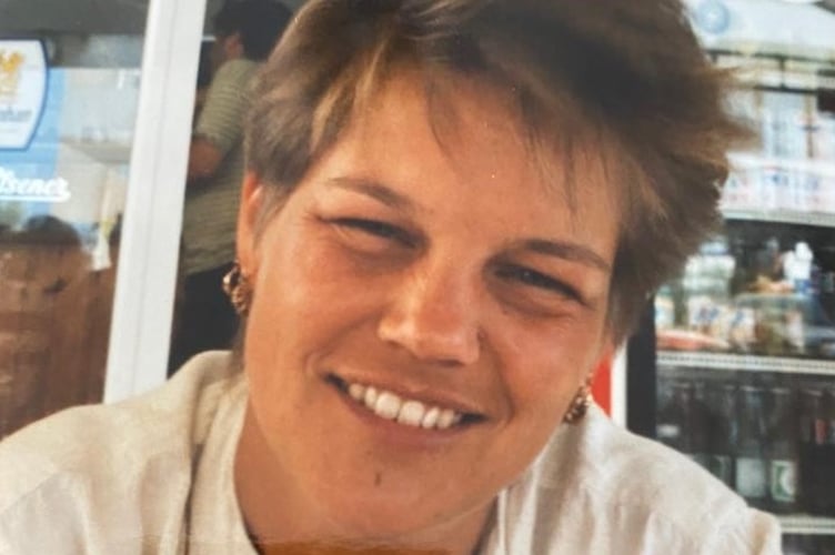 Lynn Thomas was still "busy as a bee" when she was diagnosed with stage four lung cancer