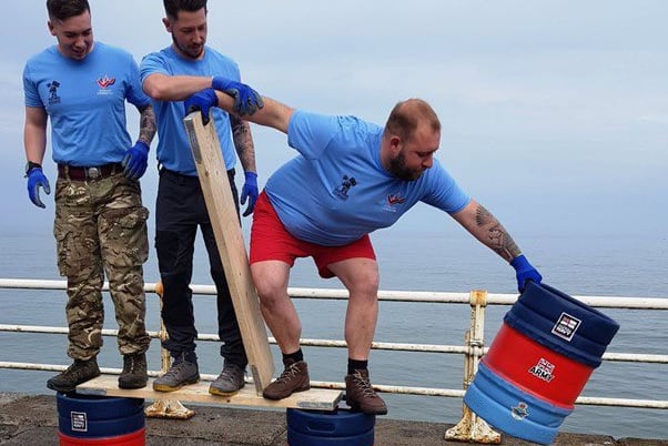 Kicking the bar with the use of three barrels and two planks
