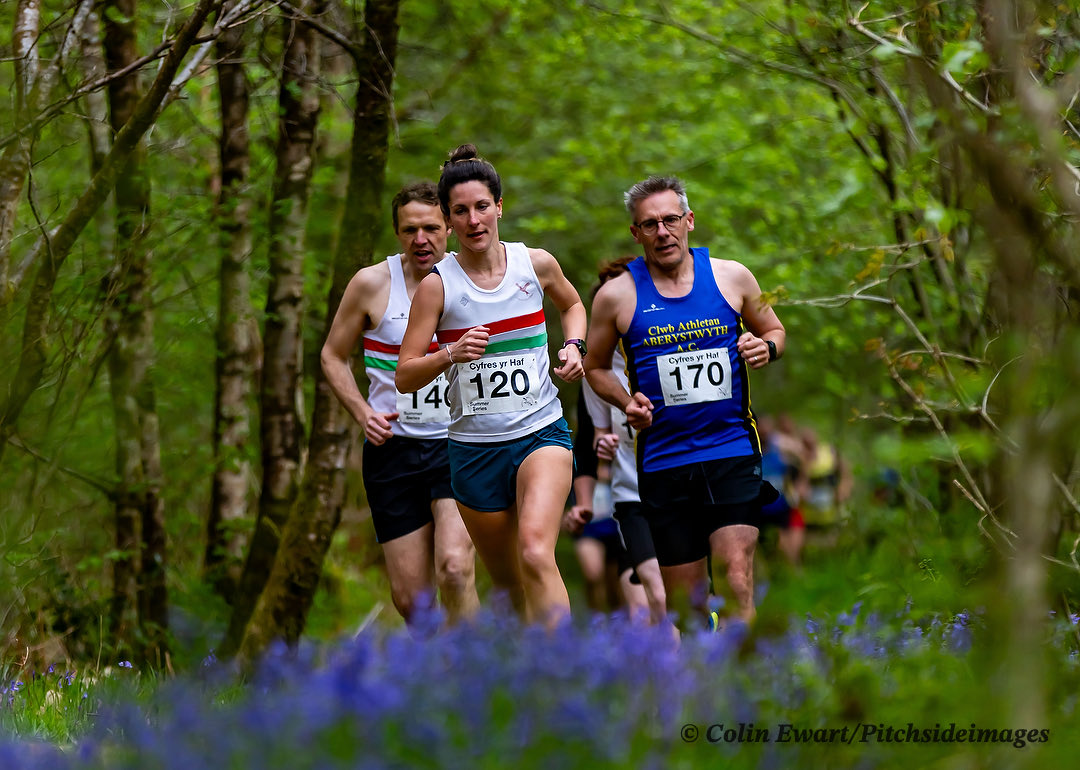 Dylan Lewis smashes Ras yr Hafod five-mile course record