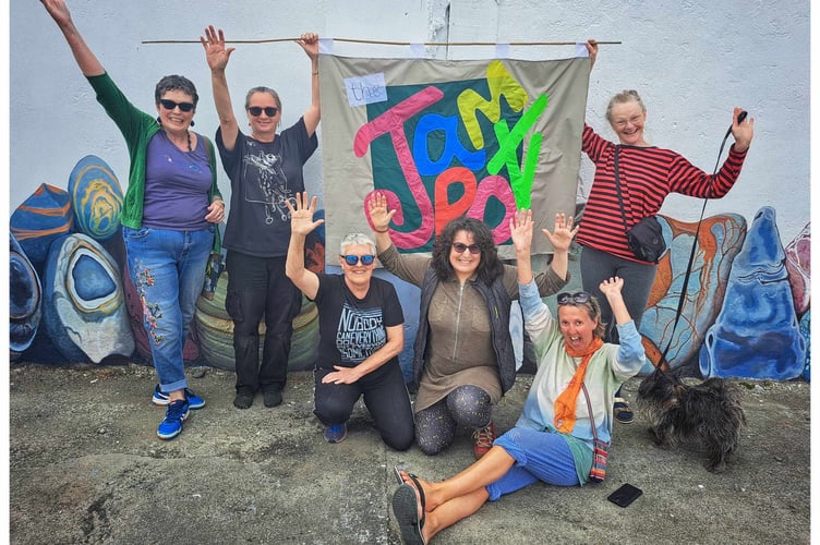 (L-R) Catriona Rose Yule who organised the crowd funder, Frederica Barratt who came up with the idea and is a jam pot member, Annie Ferris who sought the permission of the land owner and organising, Penny Arnold, Kasper Pryce (sitting) and Helen Kennedy helped prep the wall.