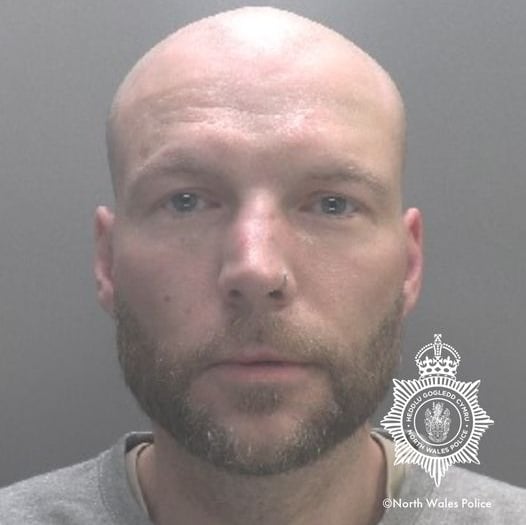 Man jailed for 14 months after bringing knife to pub