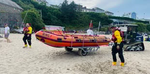 New Quay RNLI attend to casualty with suspected broken leg