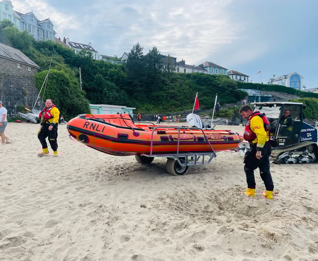 New Quay RNLI attend to casualty with suspected broken leg