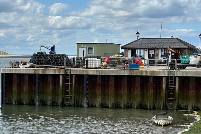 Row brewing over 'ugly' temporary office 'dumped' in Aberdyfi