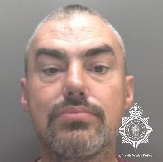 Man wanted by courts could be in Caerarfon
