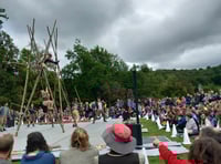 Circus entertain Mach crowd with fantastic free show