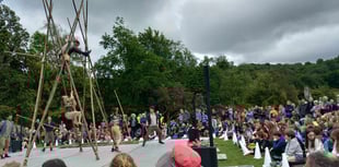 Circus entertain Mach crowd with fantastic free show