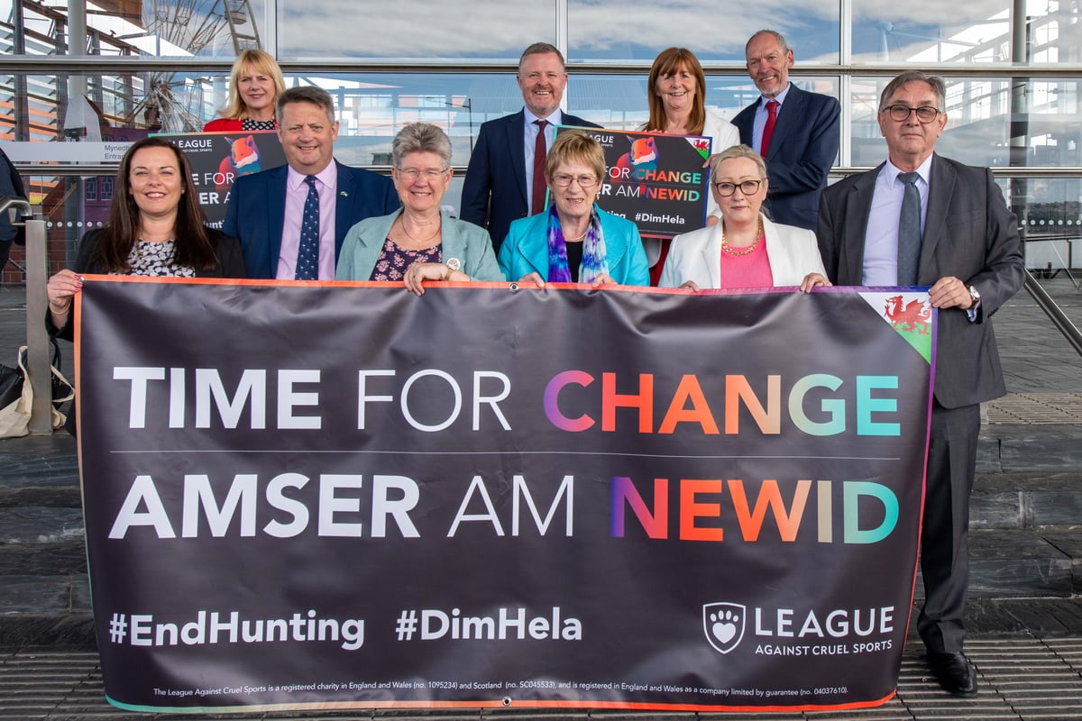 Former rural affairs minister backs calls for hunting ban