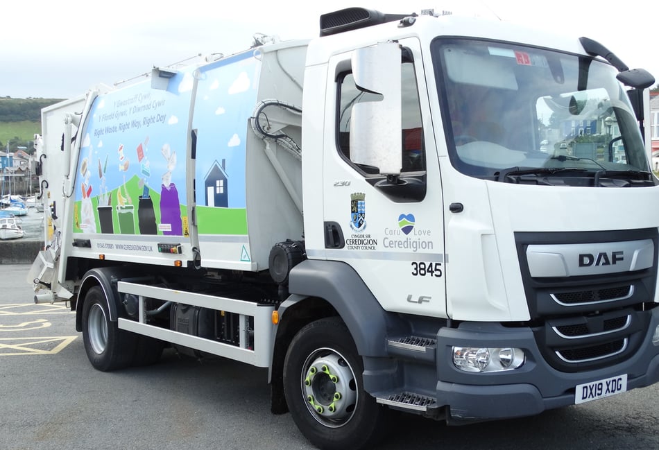 Ceredigion council apologises for missed bin collections