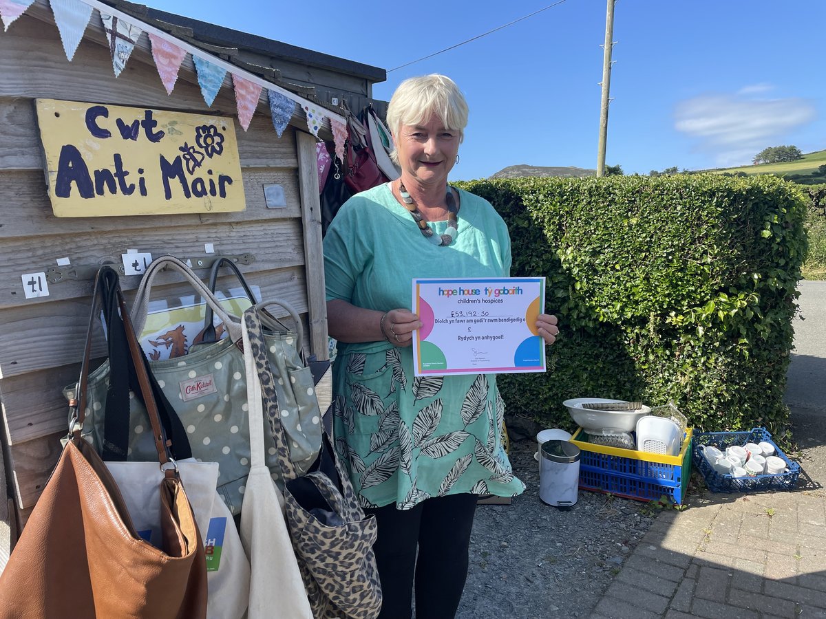 Pop-up shop is a ‘Cwt’ above for hospice