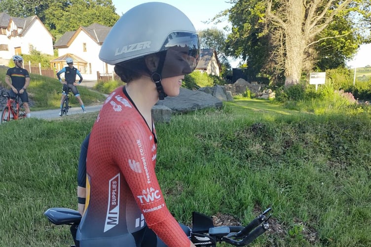 Lowri Richards getting ready for the start