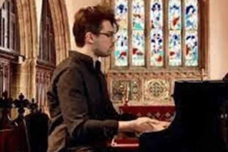 Pianist Tomos Boyles