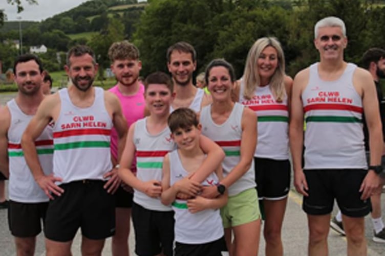 Sarn Helen runners at Ras Bryndioddef