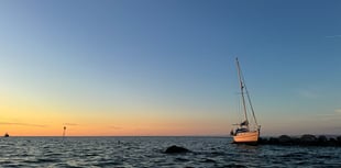 New Quay RNLI rescues sailor from stricken vessel